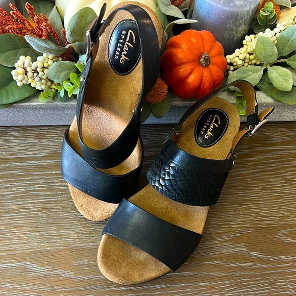 Clark Artisan Black Leather Wedges size 8.5 - Picture 2 of 10